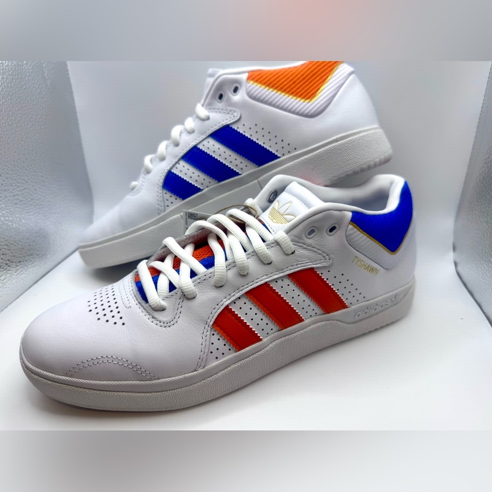 NEW!!Men’s Adidas Tyshawn Sneakers NIB!!! - Picture 2 of 8